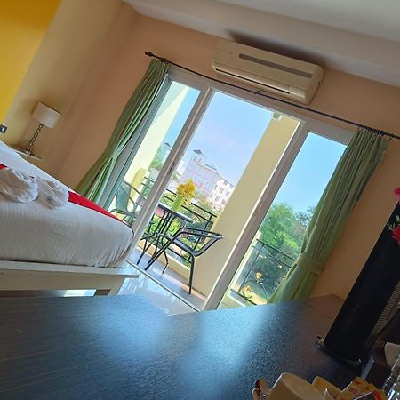 Aura Inn Rooms Pattaya Esterno foto