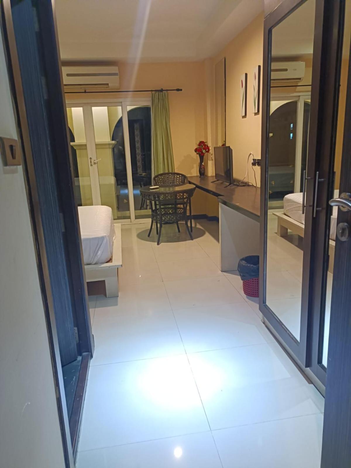 Aura Inn Rooms Pattaya Esterno foto