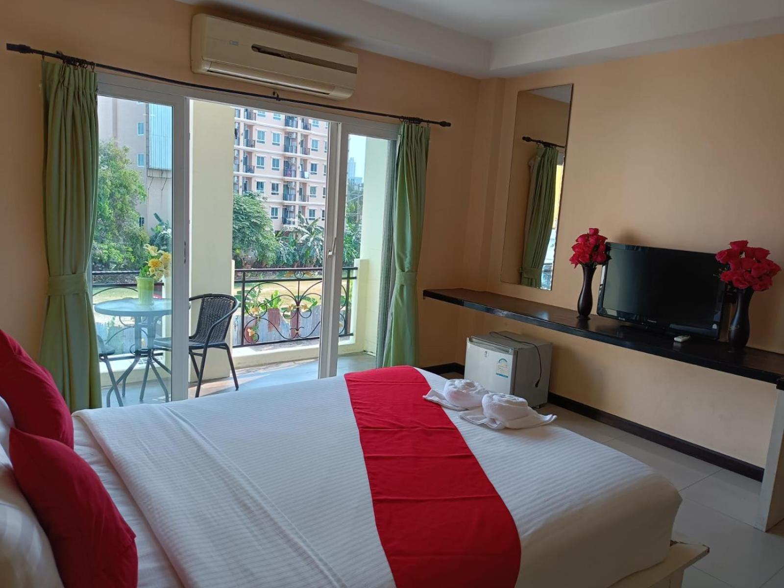 Aura Inn Rooms Pattaya Esterno foto