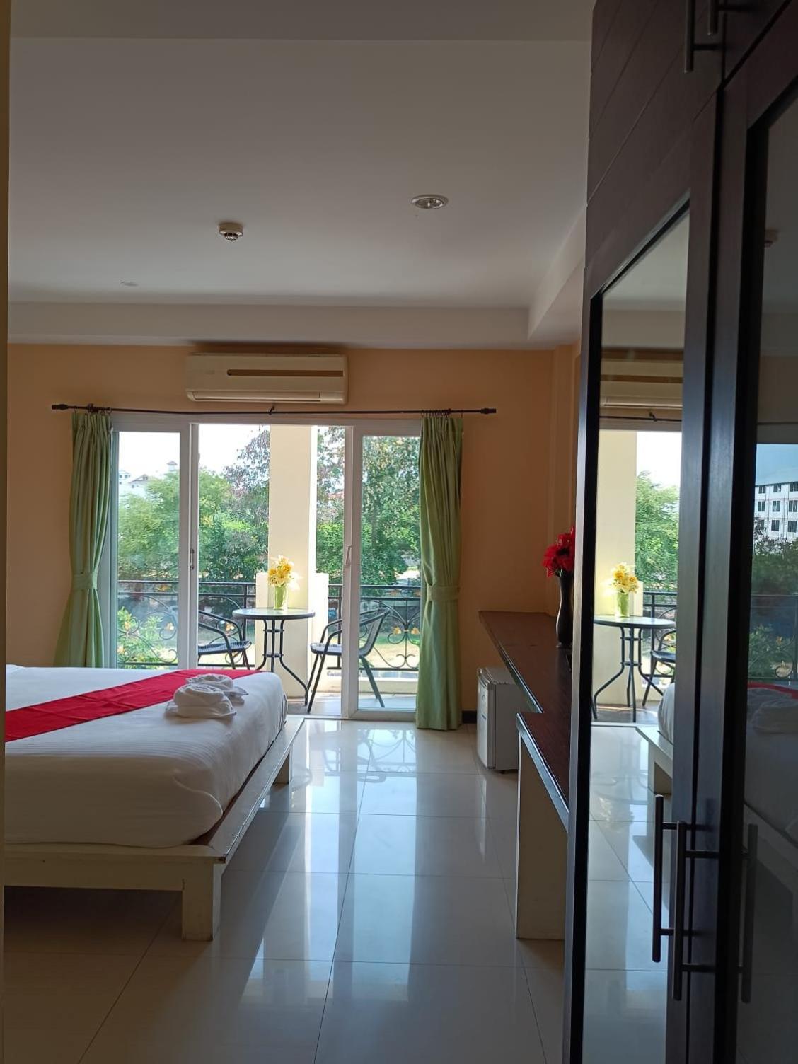 Aura Inn Rooms Pattaya Esterno foto