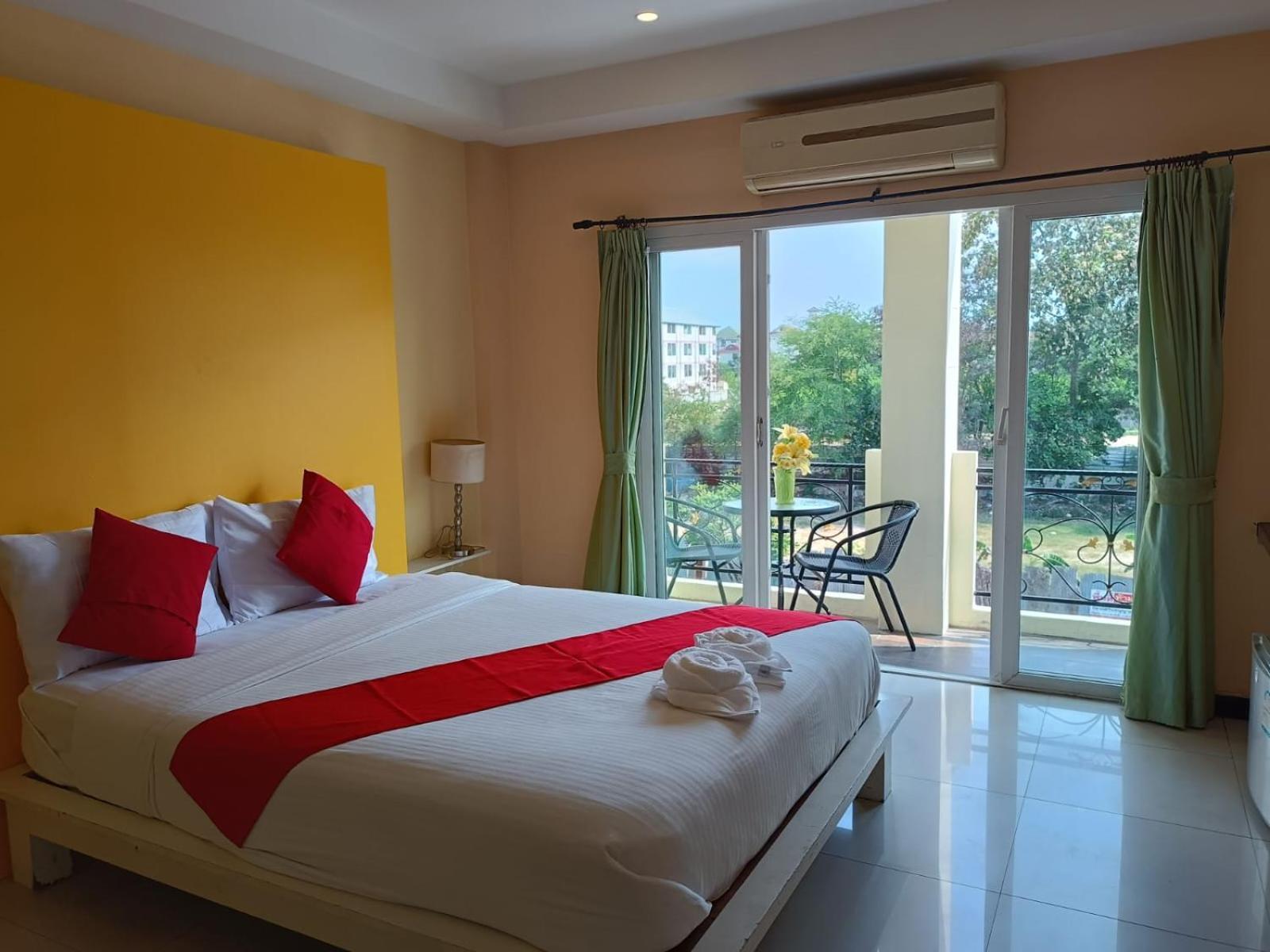 Aura Inn Rooms Pattaya Esterno foto
