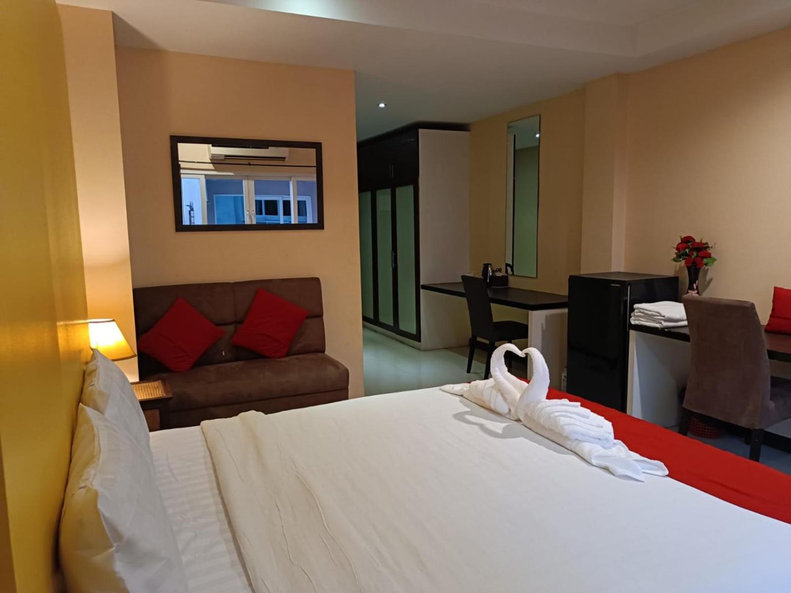 Aura Inn Rooms Pattaya Esterno foto