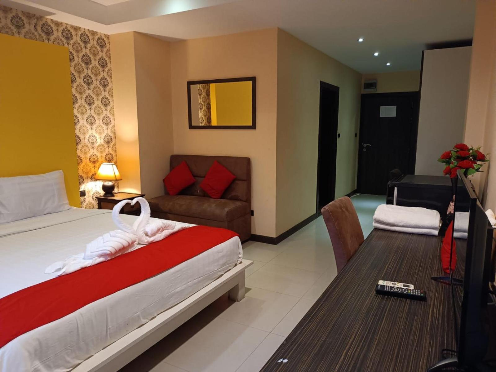 Aura Inn Rooms Pattaya Esterno foto